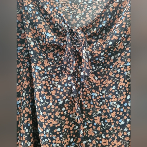 Lulu's Boho Floral Blouse - Picture 4 of 6